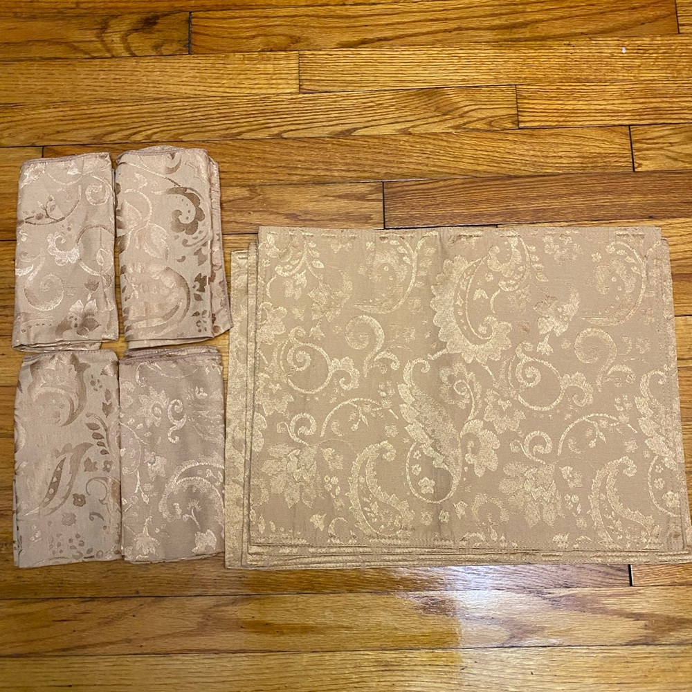 Gently Used Elegant Gold Paisley Placemats and Napkins Set Set of 4